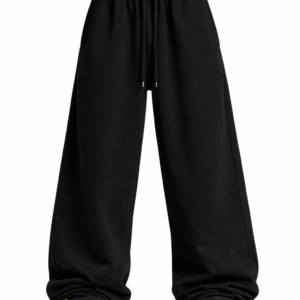 Auf dem Bild sieht man eine schwarze Jogginghose von der Vorderansicht, die beine gehen unten weiter auseinander und sie fällt locker über den schuh