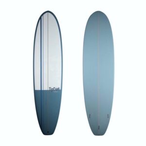 Vordere und hintere Ansicht eines Surfboards, die Vorderseite geht von weiß zu blau über und hat Streifen Details. Die Rückseite ist blau
